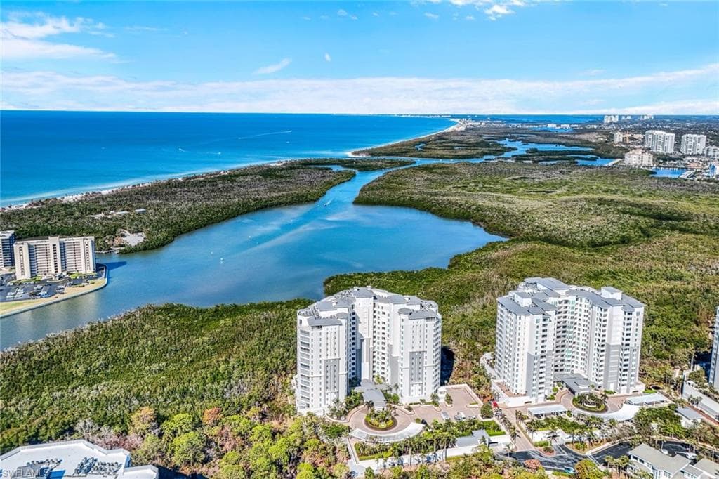 295 Grande Way 606, Naples, FL 34110-36