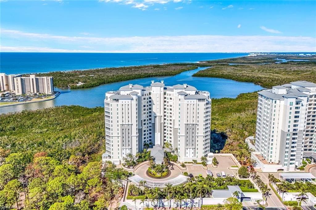 295 Grande Way 606, Naples, FL 34110-37