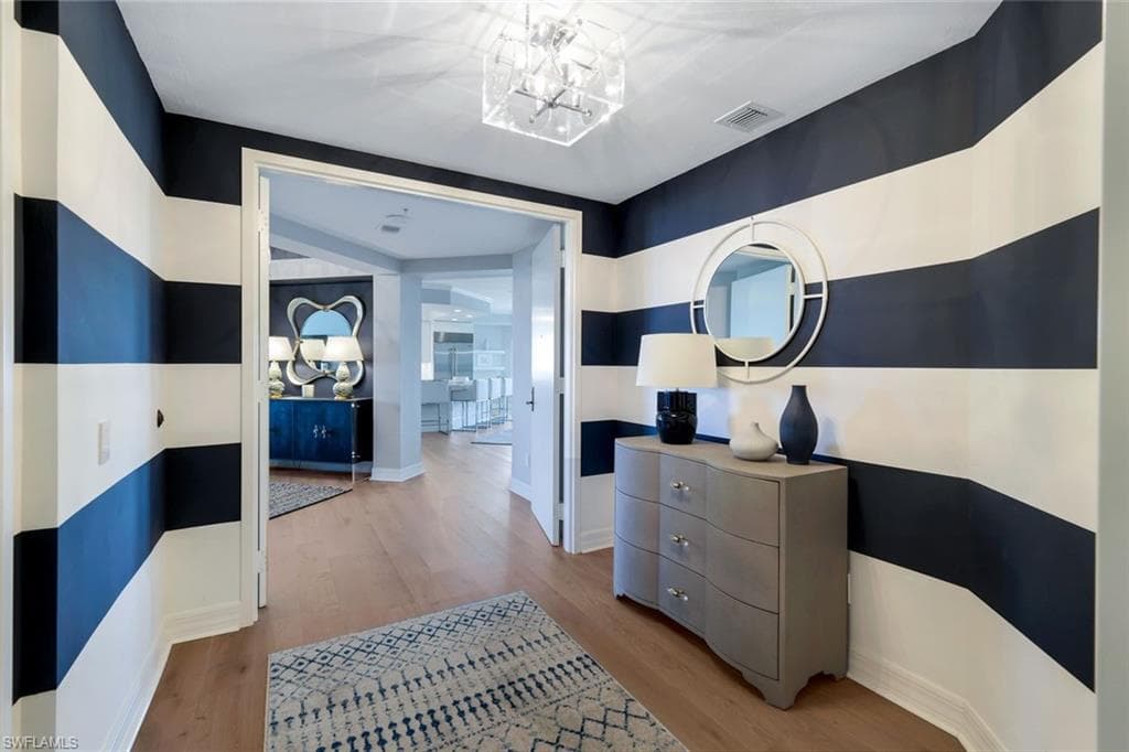 295 Grande Way 606, Naples, FL 34110-3