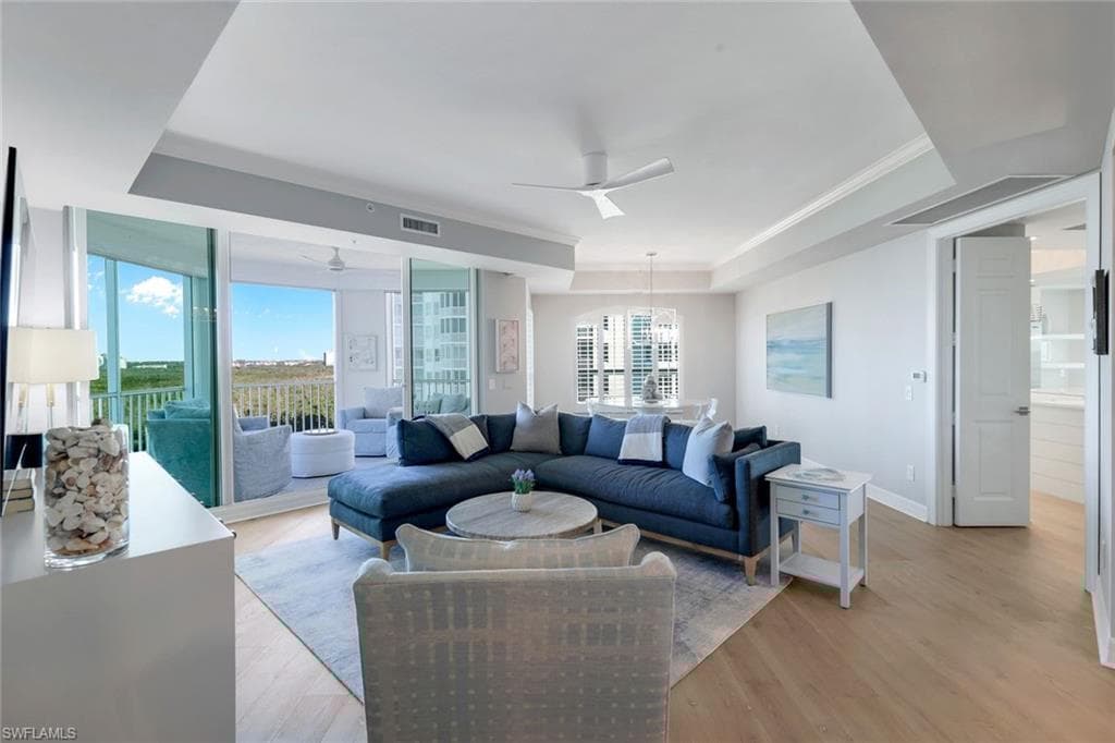 295 Grande Way 606, Naples, FL 34110-4