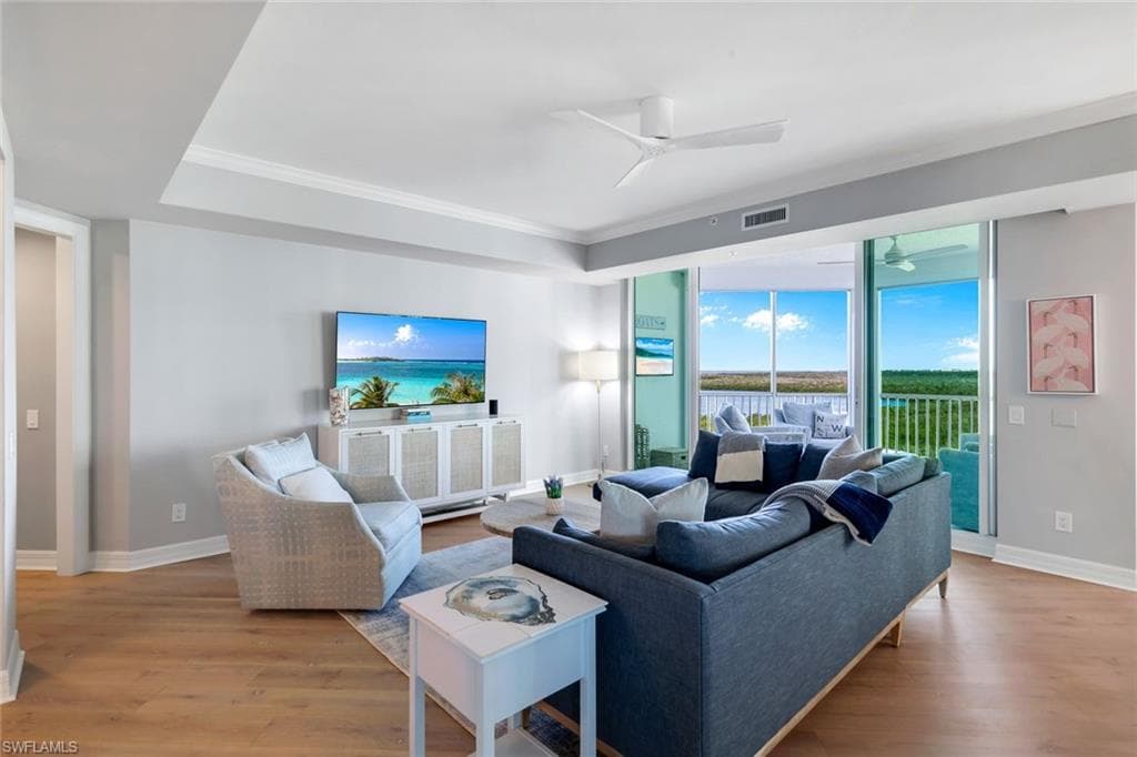 295 Grande Way 606, Naples, FL 34110-6