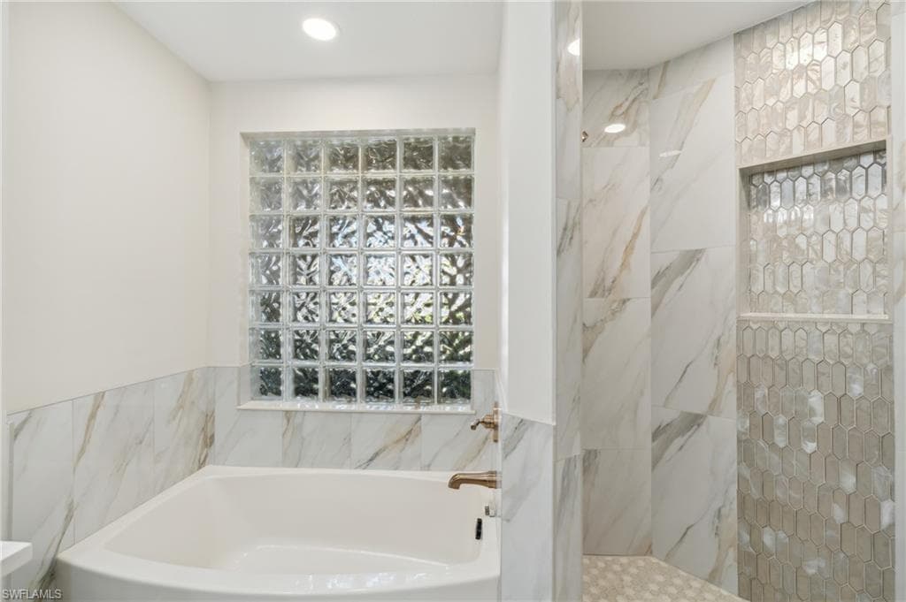 625 Lalique Cir 1401, Naples, FL 34119-22