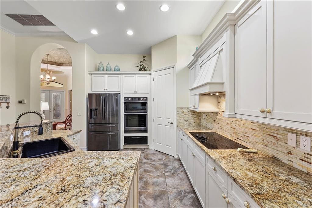7749 Classics Dr, Naples, FL 34113-23