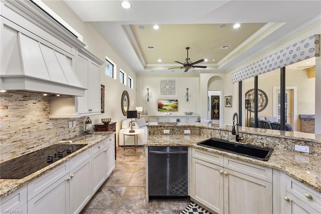 7749 Classics Dr, Naples, FL 34113-24