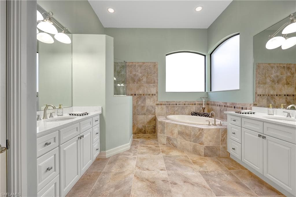 7749 Classics Dr, Naples, FL 34113-27
