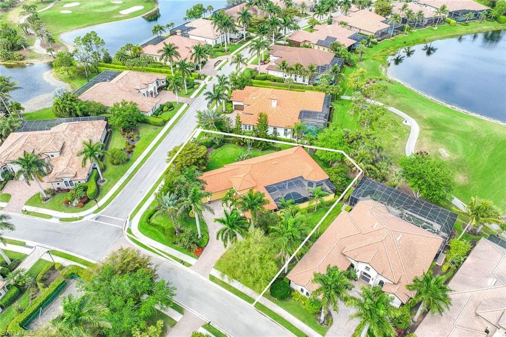 7749 Classics Dr, Naples, FL 34113-35