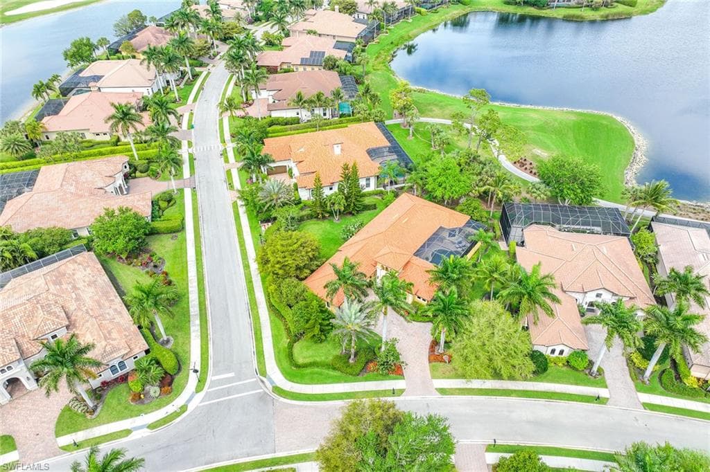 7749 Classics Dr, Naples, FL 34113-36