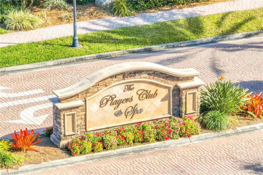7749 Classics Dr, Naples, FL 34113-37