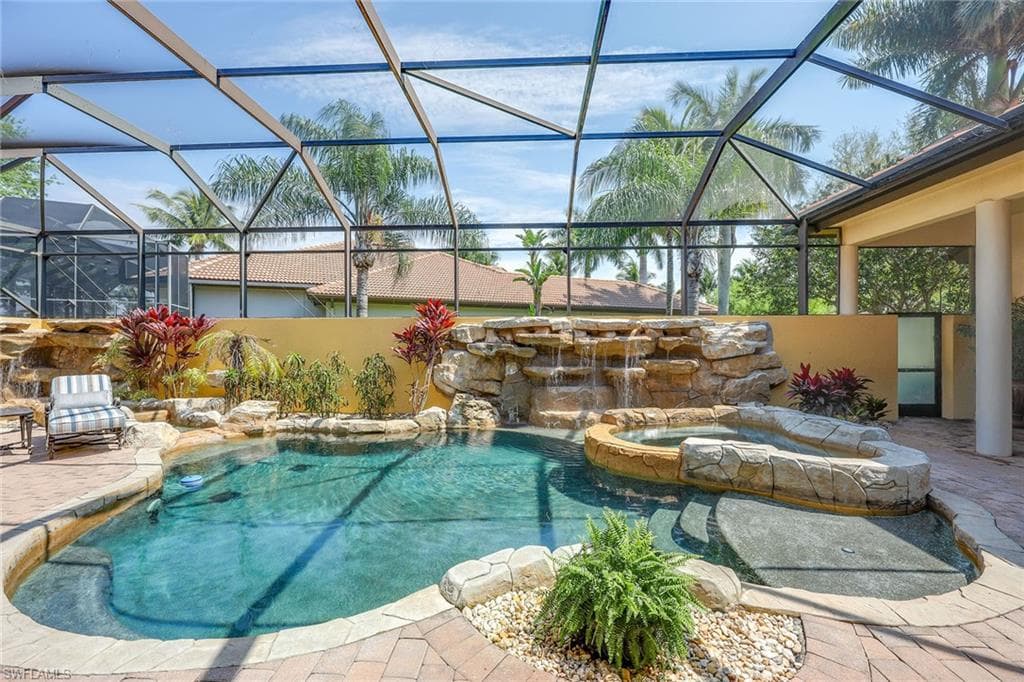 7749 Classics Dr, Naples, FL 34113-6