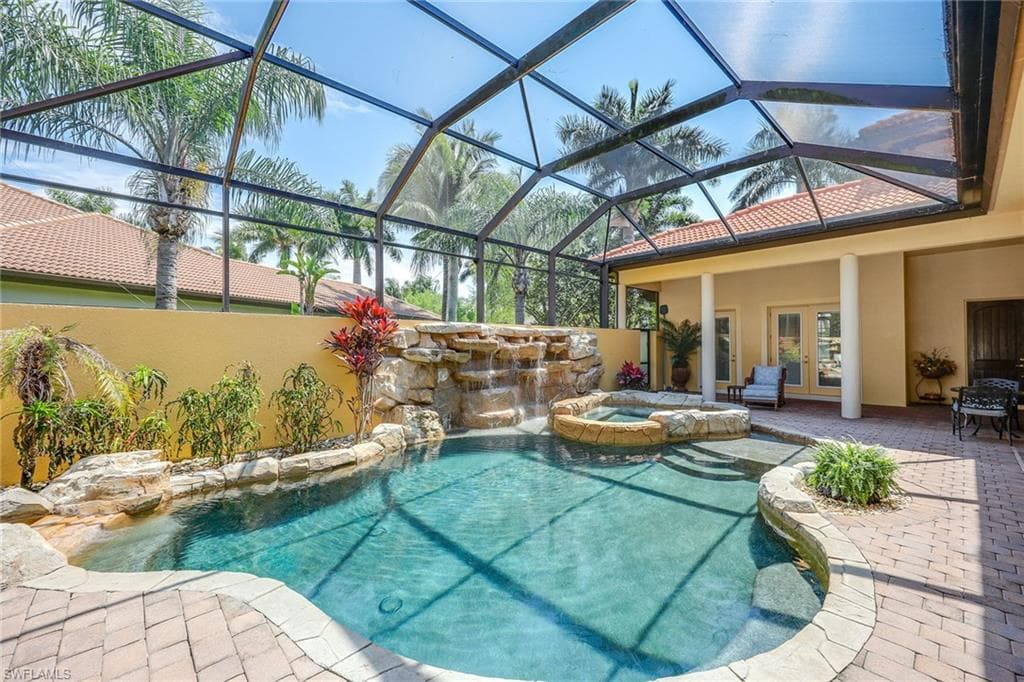 7749 Classics Dr, Naples, FL 34113-7