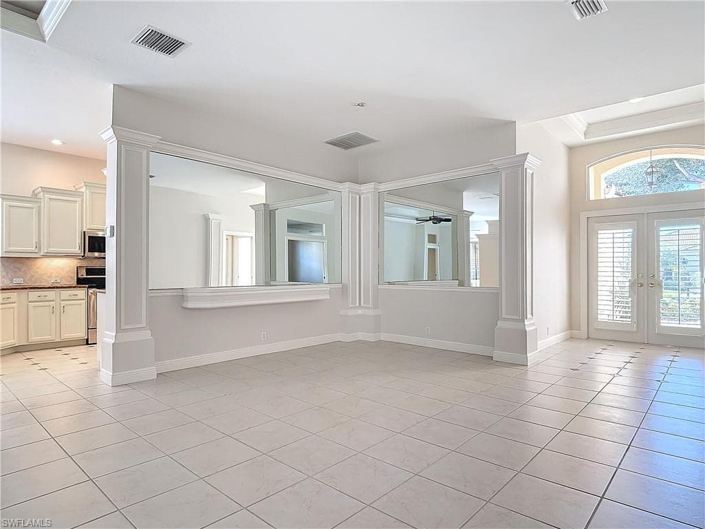 9190 Troon Lakes Dr, Naples, FL 34109-9