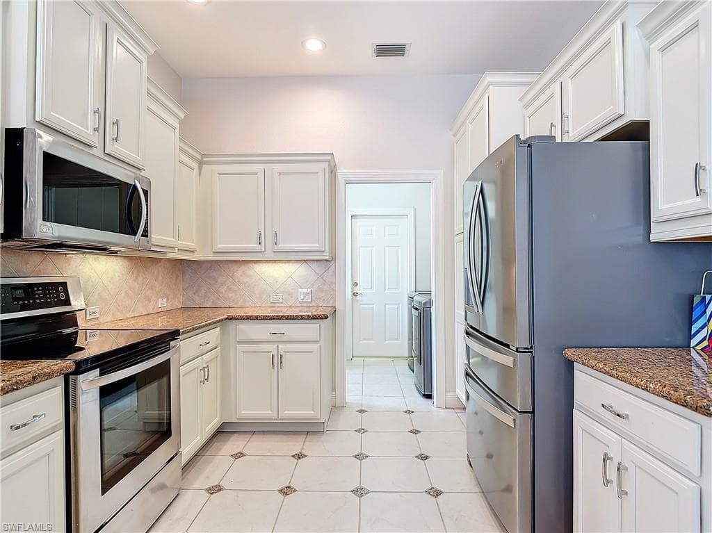 9190 Troon Lakes Dr, Naples, FL 34109-17