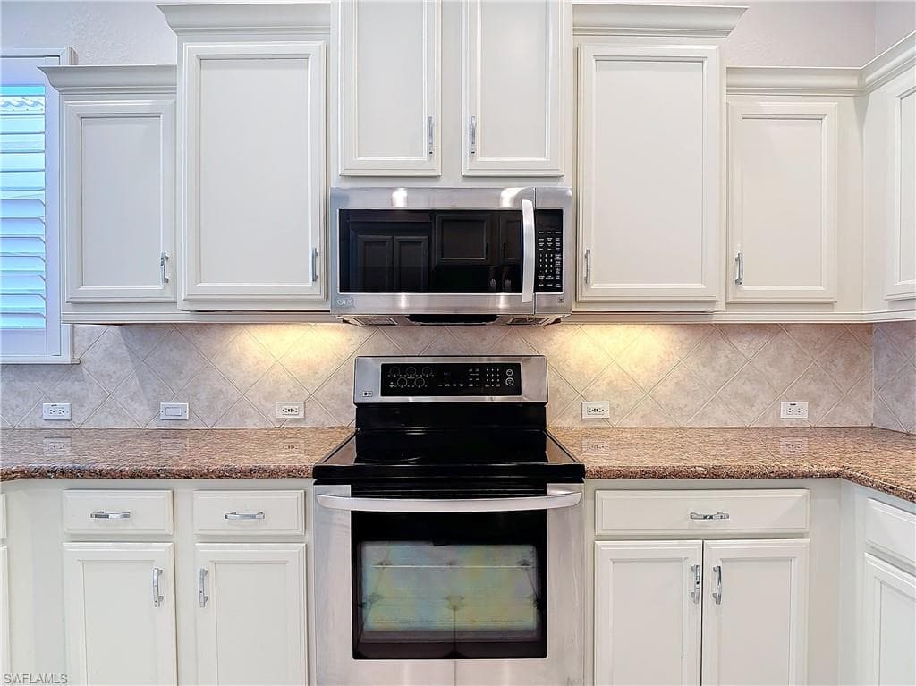 9190 Troon Lakes Dr, Naples, FL 34109-18