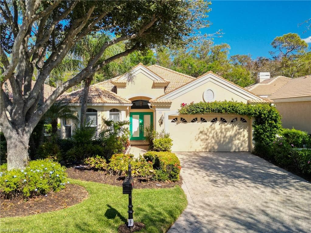 9190 Troon Lakes Dr, Naples, FL 34109-1