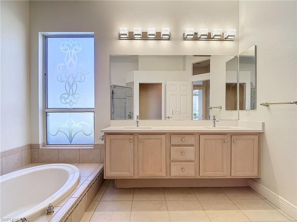 9190 Troon Lakes Dr, Naples, FL 34109-34