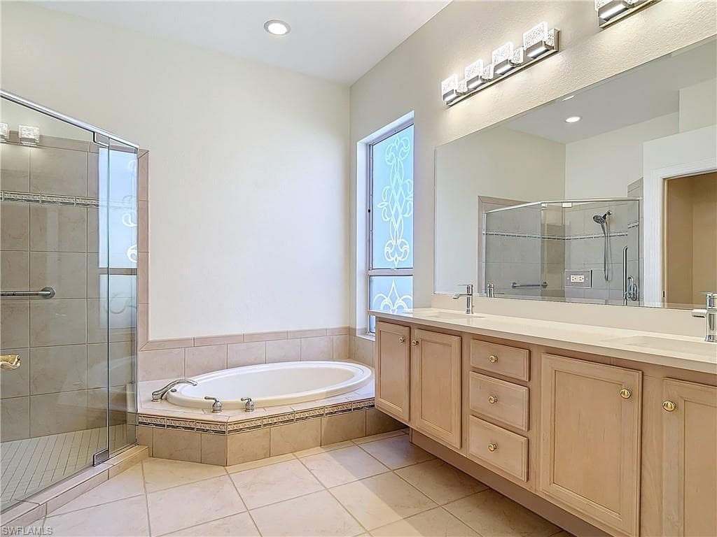 9190 Troon Lakes Dr, Naples, FL 34109-35