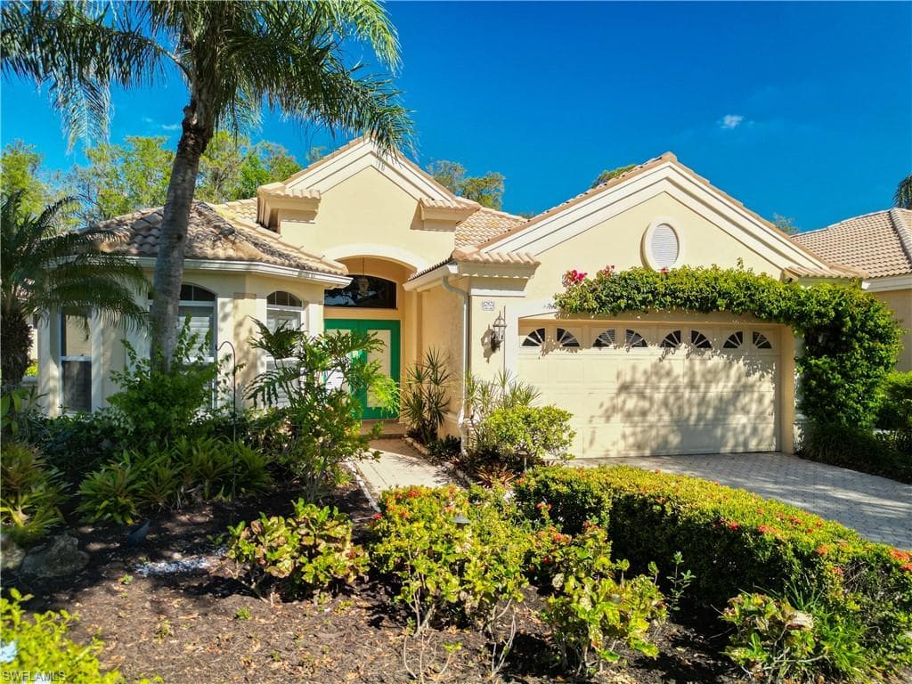 9190 Troon Lakes Dr, Naples, FL 34109-3