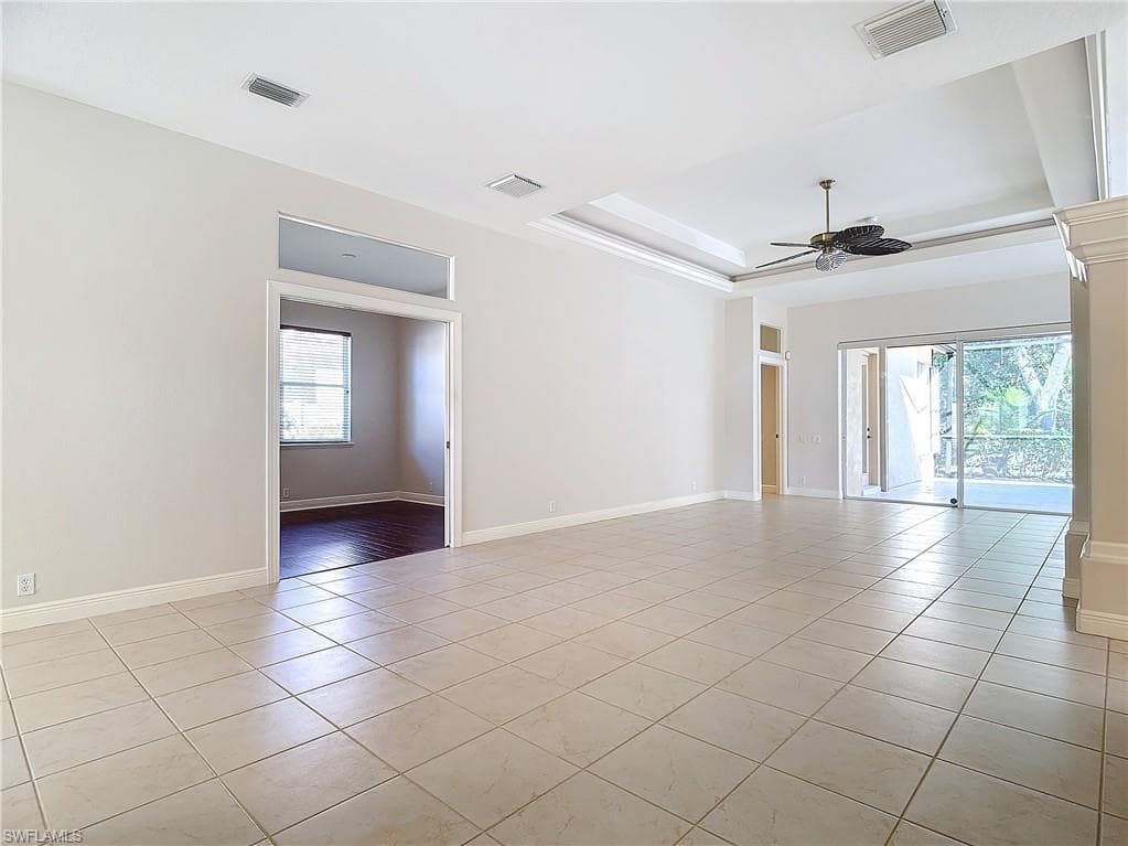 9190 Troon Lakes Dr, Naples, FL 34109-7