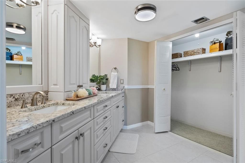 955 Palm View Dr B-307, Naples, FL 34110-20