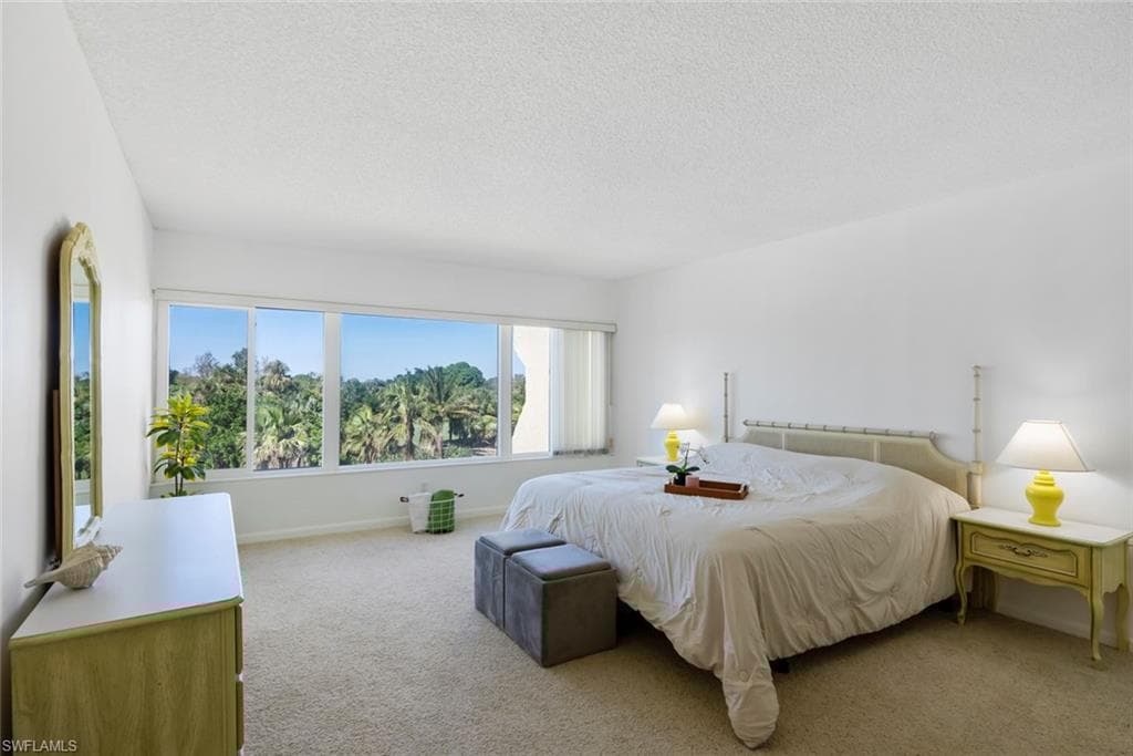 955 Palm View Dr B-307, Naples, FL 34110-24