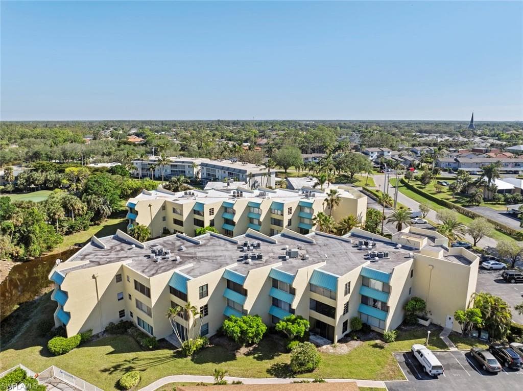 955 Palm View Dr B-307, Naples, FL 34110-3