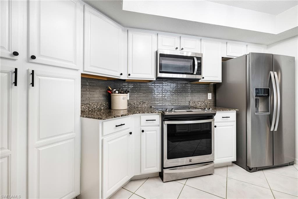 6266 Parkers Hammock Rd, Naples, FL 34112-10