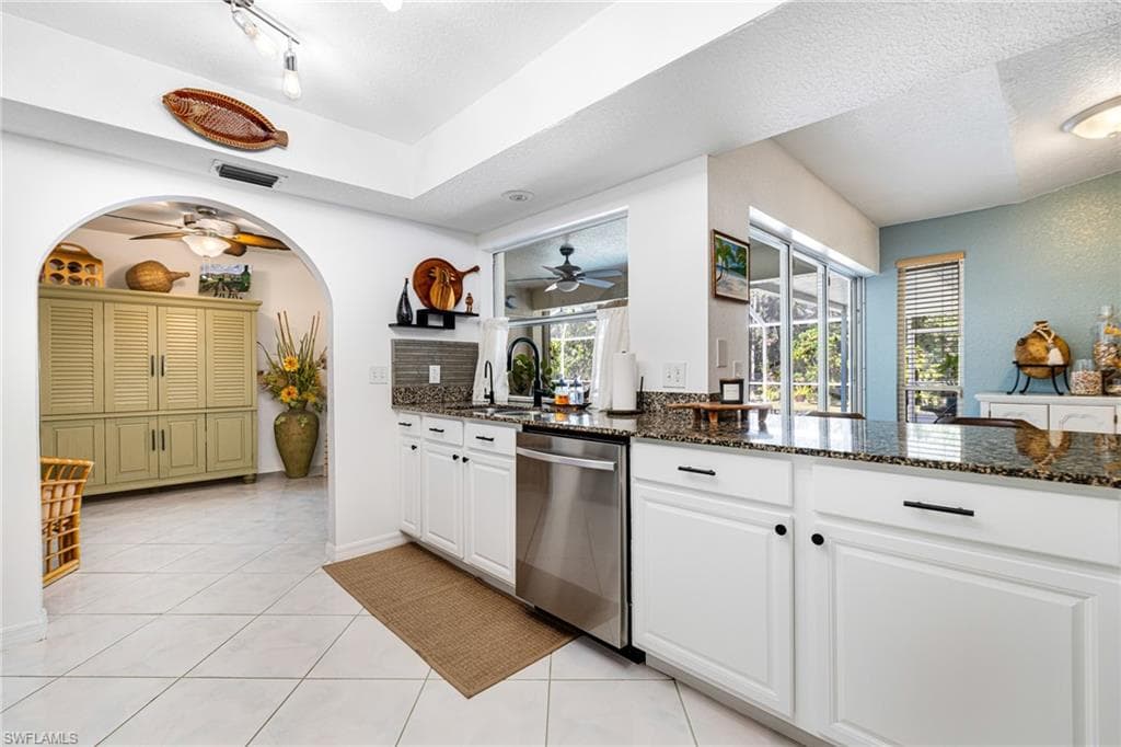 6266 Parkers Hammock Rd, Naples, FL 34112-11