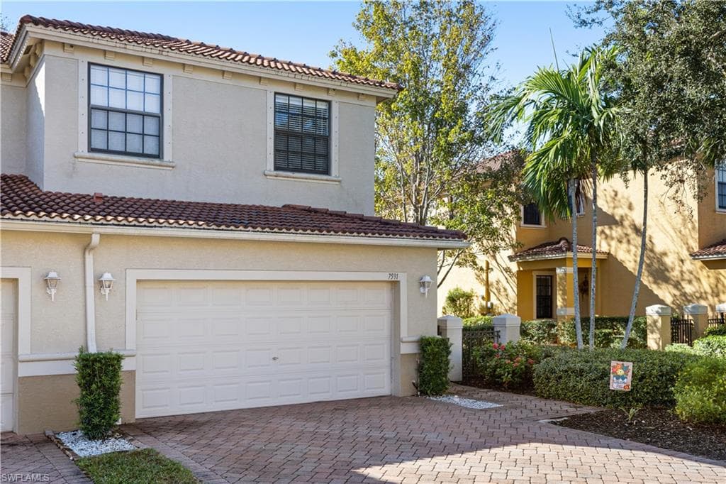 7591 Bristol Cir, Naples, FL 34120-1