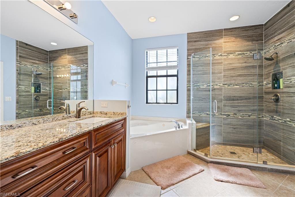 7591 Bristol Cir, Naples, FL 34120-22