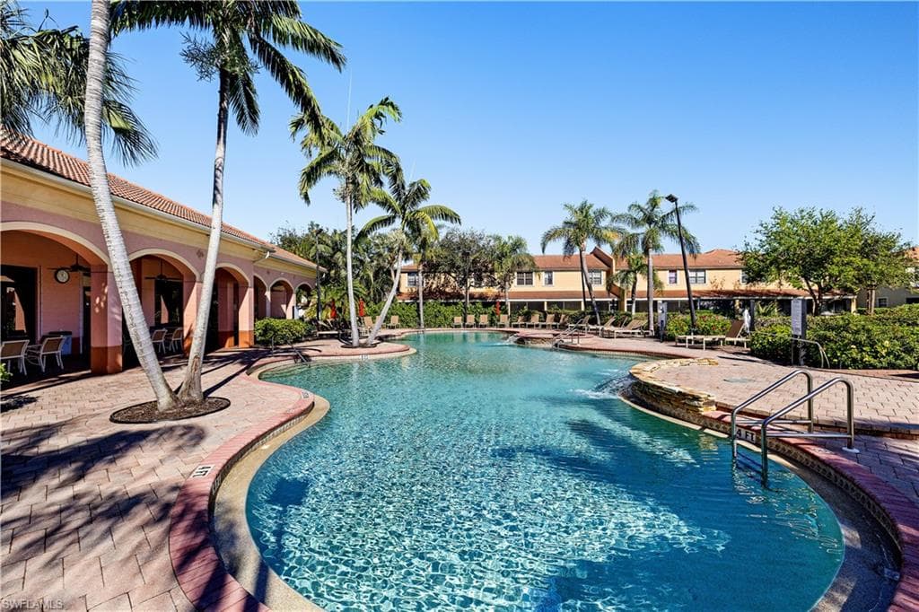 7591 Bristol Cir, Naples, FL 34120-32