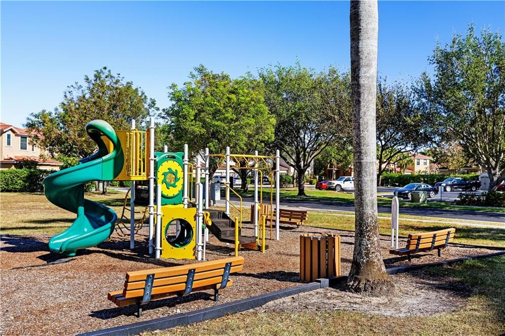 7591 Bristol Cir, Naples, FL 34120-37