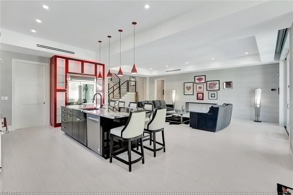 739 5th Ave N, Naples, FL 34102-11