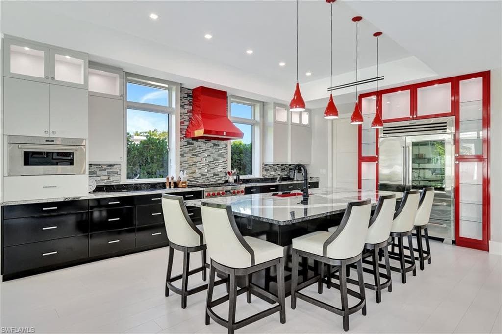 739 5th Ave N, Naples, FL 34102-12