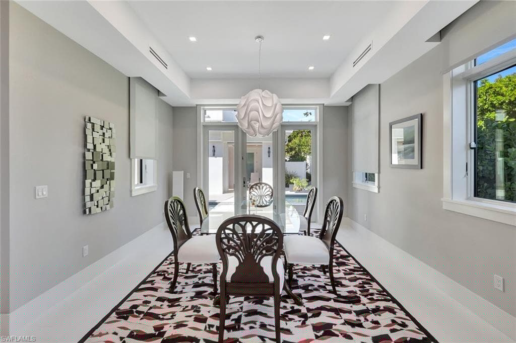 739 5th Ave N, Naples, FL 34102-14