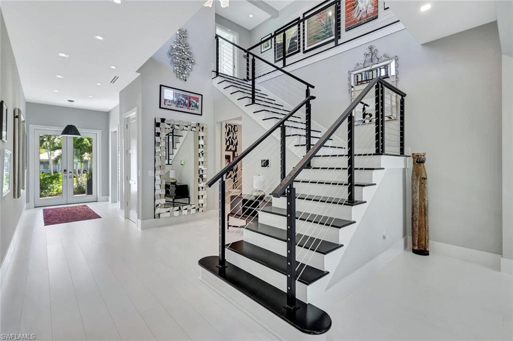 739 5th Ave N, Naples, FL 34102-16