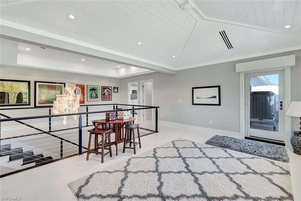 739 5th Ave N, Naples, FL 34102-17