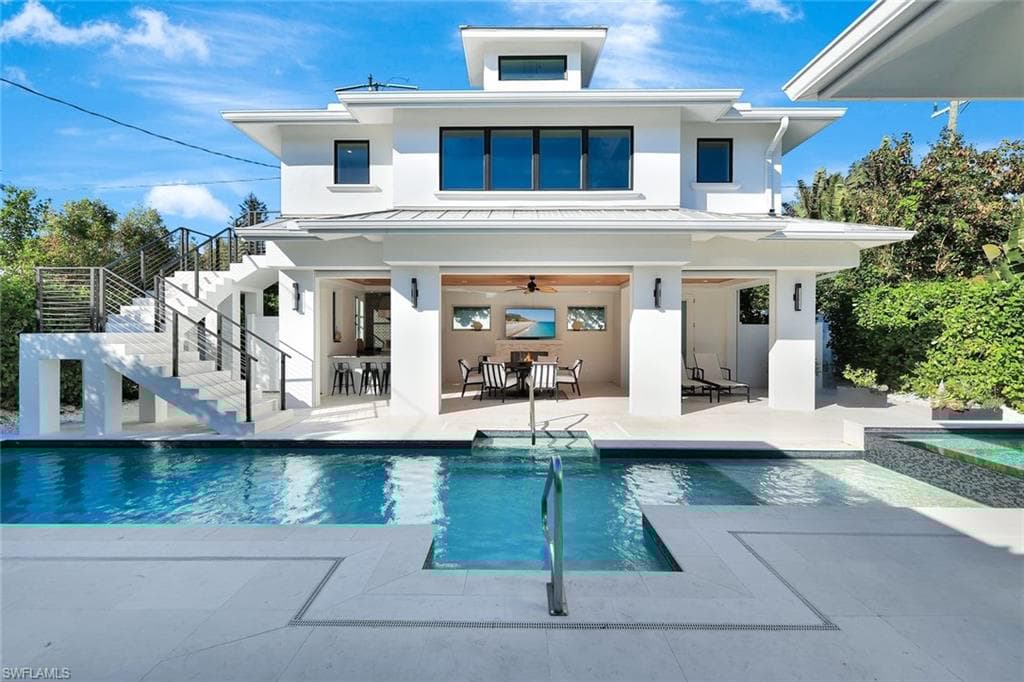 739 5th Ave N, Naples, FL 34102-1