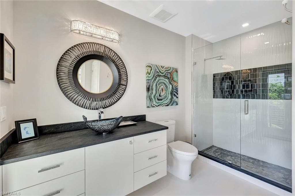 739 5th Ave N, Naples, FL 34102-25