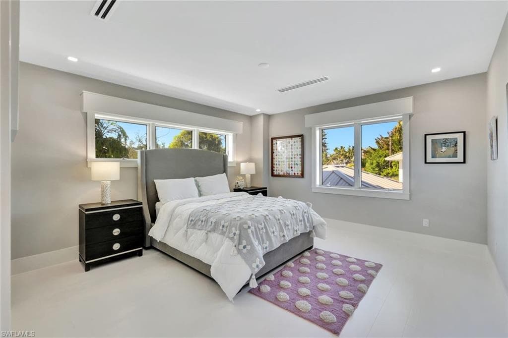 739 5th Ave N, Naples, FL 34102-26