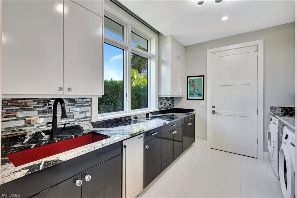 739 5th Ave N, Naples, FL 34102-33