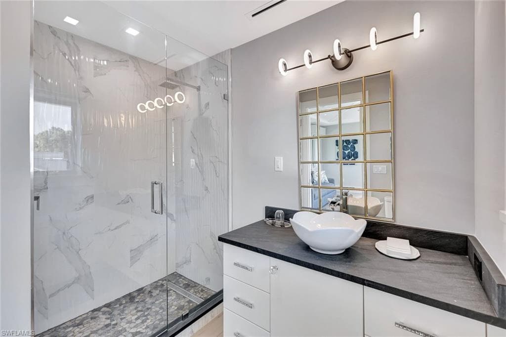 739 5th Ave N, Naples, FL 34102-37