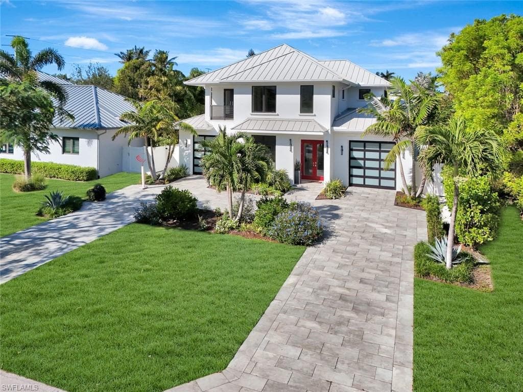 739 5th Ave N, Naples, FL 34102-4