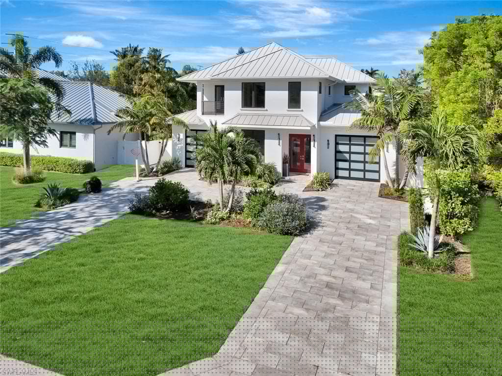 739 5th Ave N, Naples, FL 34102-4