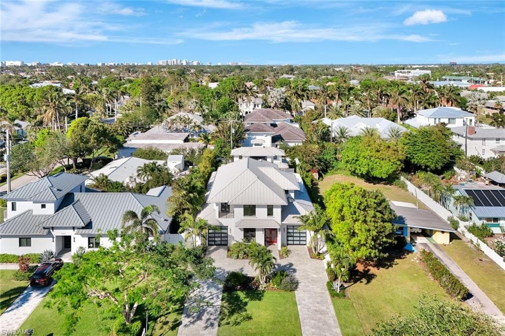 739 5th Ave N, Naples, FL 34102-5