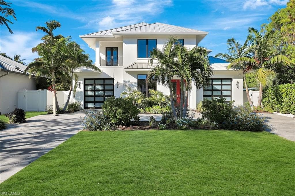739 5th Ave N, Naples, FL 34102-6