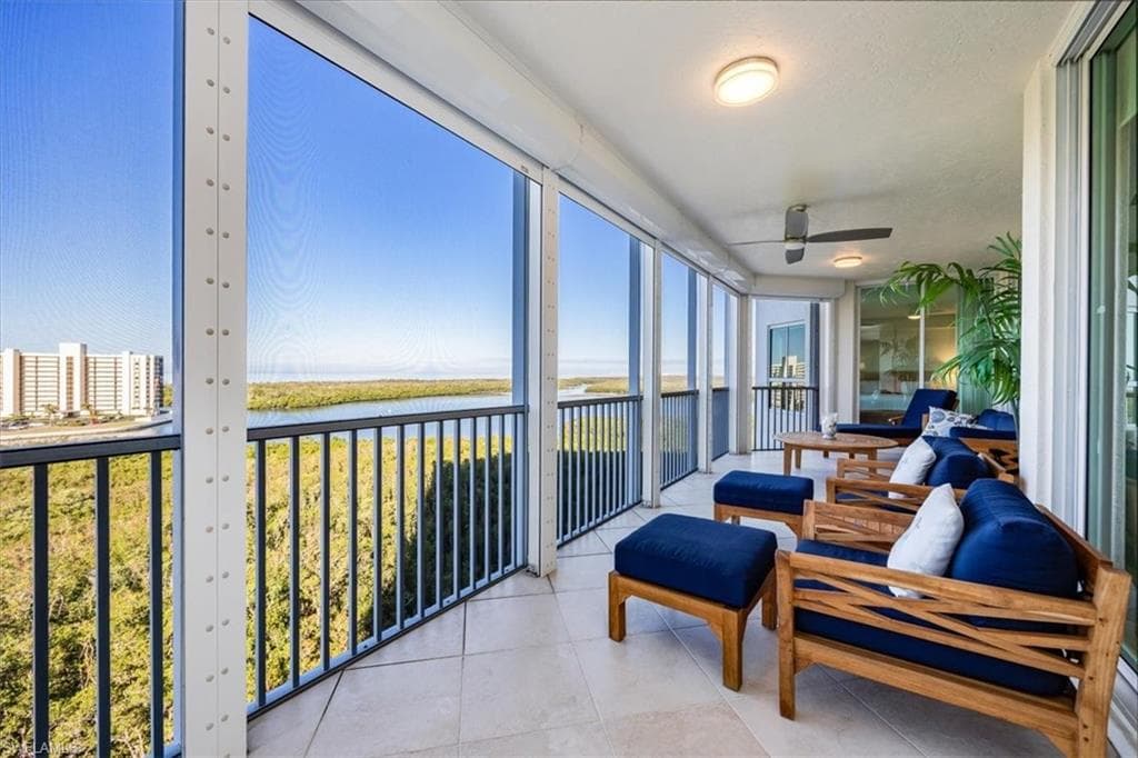 295 Grande Way 702, Naples, FL 34110-27
