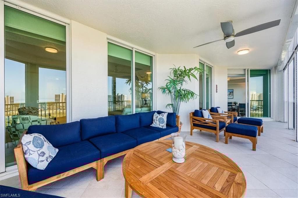 295 Grande Way 702, Naples, FL 34110-28