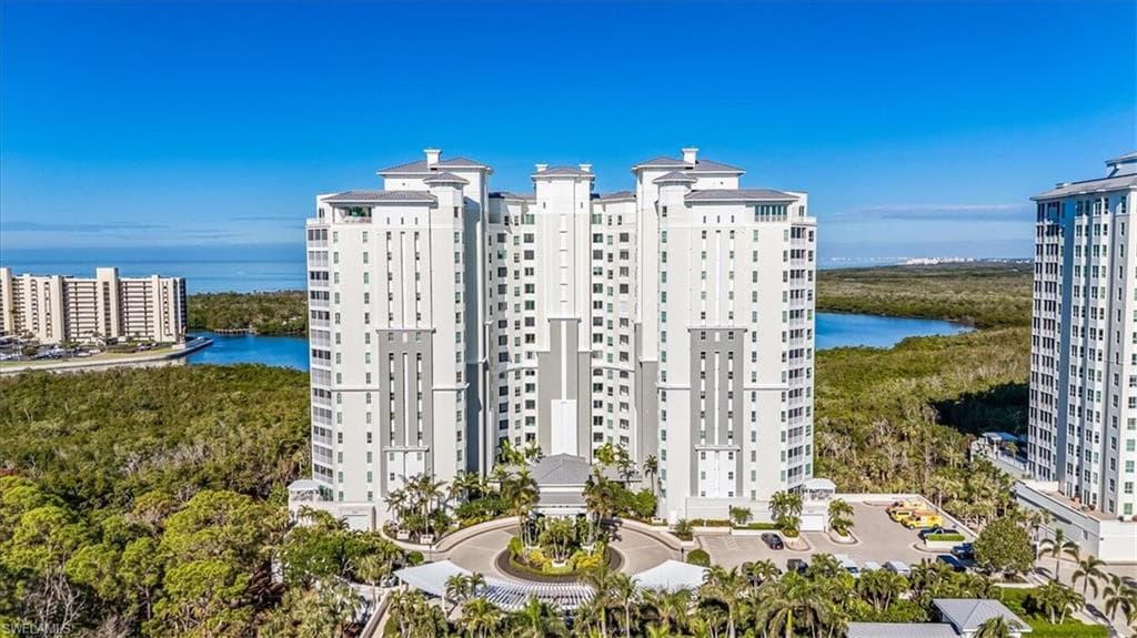 295 Grande Way 702, Naples, FL 34110-2