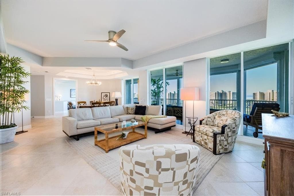 295 Grande Way 702, Naples, FL 34110-4
