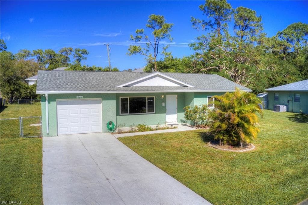 2901 Poinciana Dr, Naples, FL 34105-4